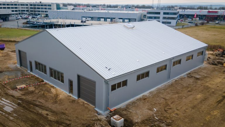 Mit HR-Structures eine Industriehalle bauen: Wolfsburger Raumlösung mit Vollausstattung